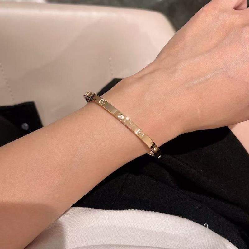LOVE Armreif, kleines Modell