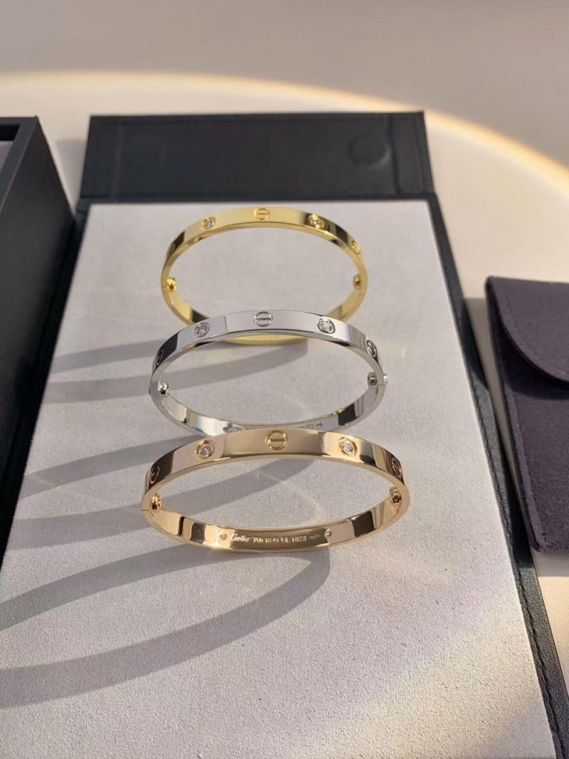 LOVE Armreif, klassisches Modell, mit vier Diamanten