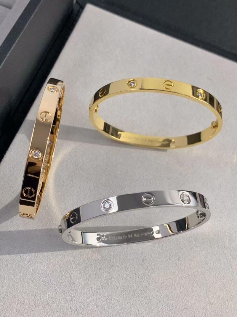 LOVE Armreif, klassisches Modell, mit vier Diamanten