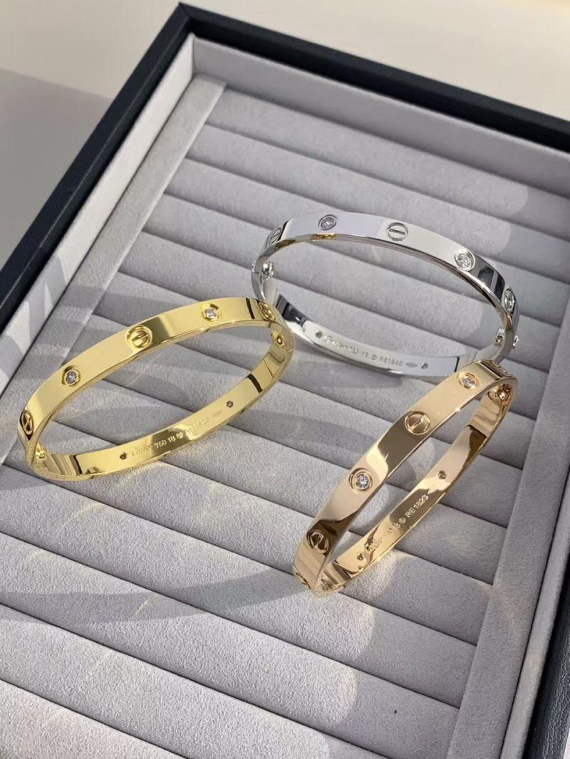 LOVE Armreif, klassisches Modell, mit vier Diamanten