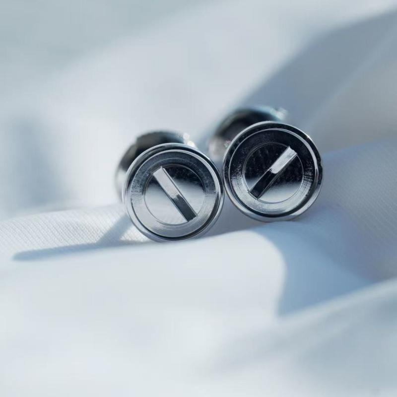 LOVE Ohrstecker – 1:1 Replika